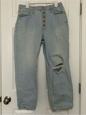 Universal Thread Light Blue Button-Fly Distressed Boyfriend Jeans